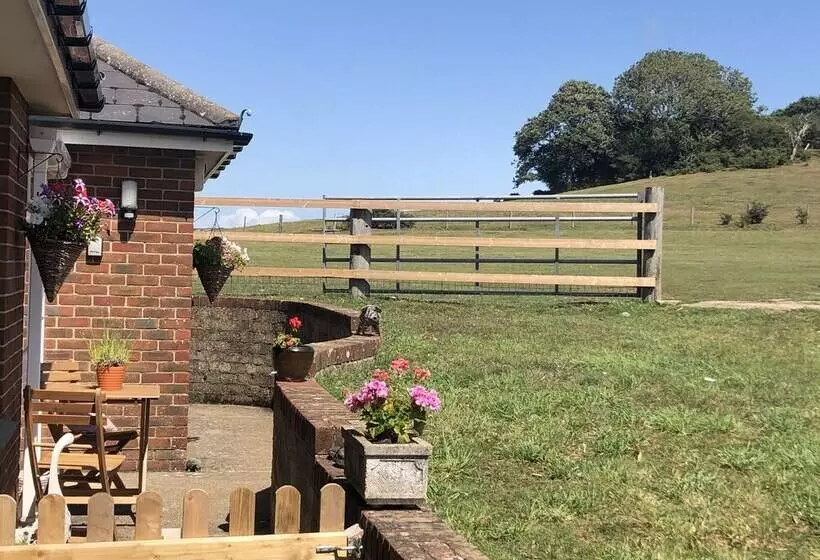 Queen Bower Farm Lodge