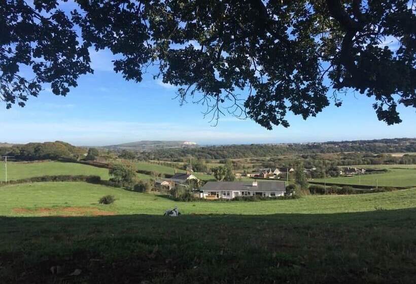 Queen Bower Farm Lodge