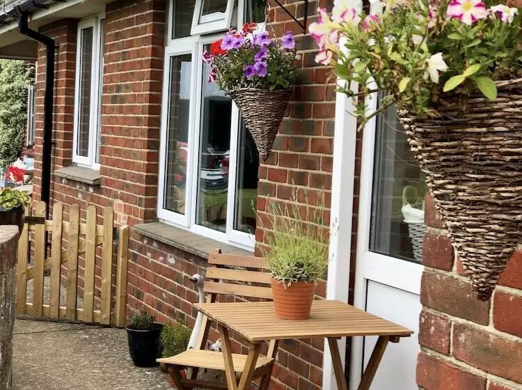 Queen Bower Farm Lodge