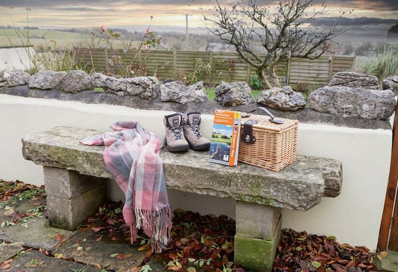 Ingleton   2 Bed Cottage   Sleeps 4   Pet Friendly