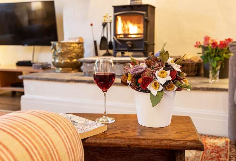 Ingleton   2 Bed Cottage   Sleeps 4   Pet Friendly