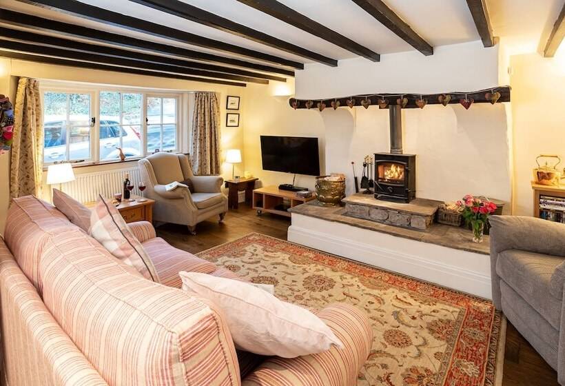 Ingleton   2 Bed Cottage   Sleeps 4   Pet Friendly