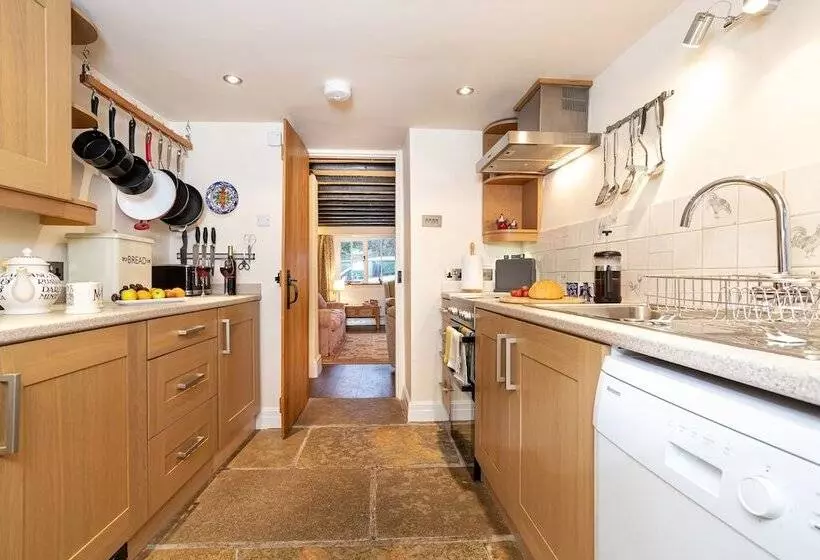 Ingleton   2 Bed Cottage   Sleeps 4   Pet Friendly