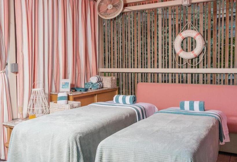 The Goodtime Hotel, Miami Beach A Tribute Portfolio