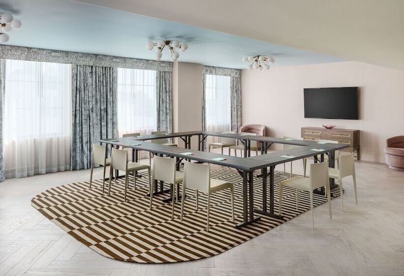 The Goodtime Hotel, Miami Beach A Tribute Portfolio