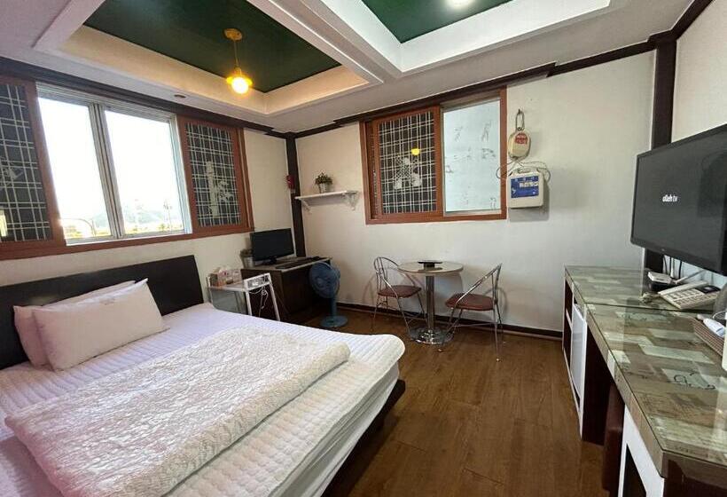 Motelli Changwon Masan White