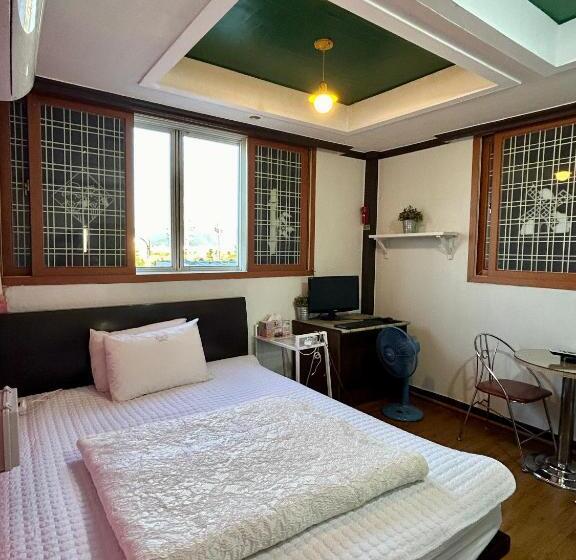 Motelli Changwon Masan White