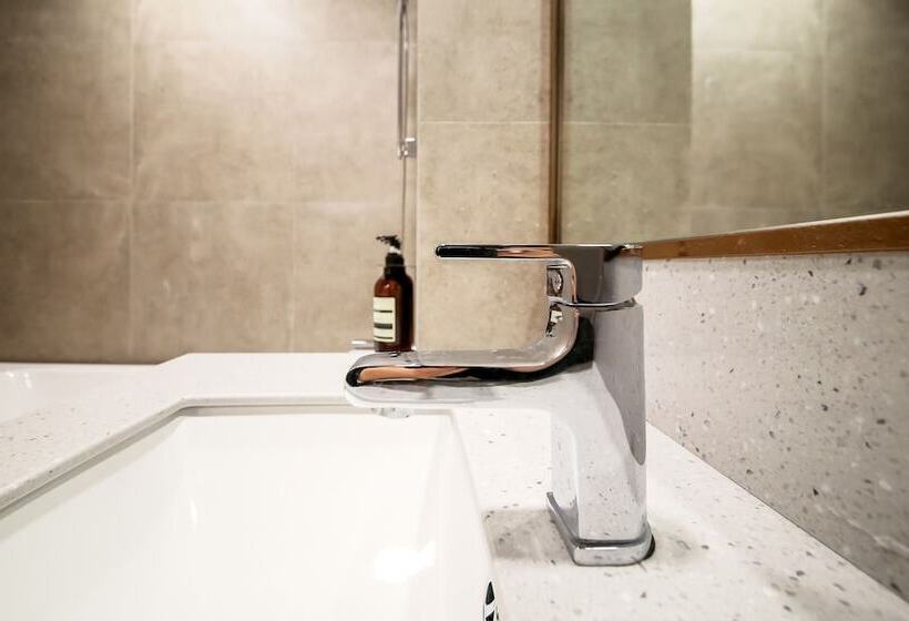 汽车旅馆 Hwagok Theme