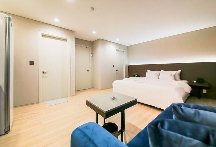 汽车旅馆 Hwagok Theme