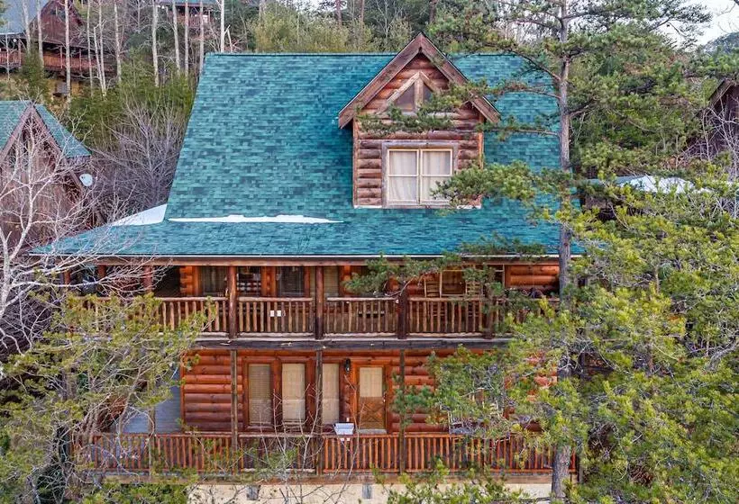 Bear Vista Retreat W Hottub Pool View