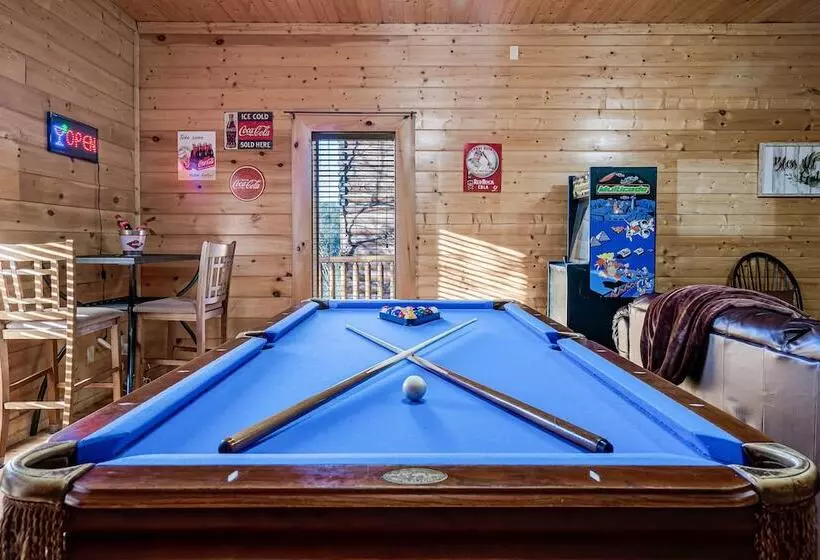 Bear Vista Retreat W Hottub Pool View