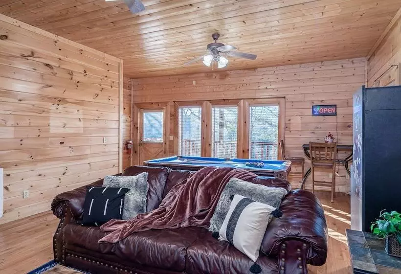 Bear Vista Retreat W Hottub Pool View