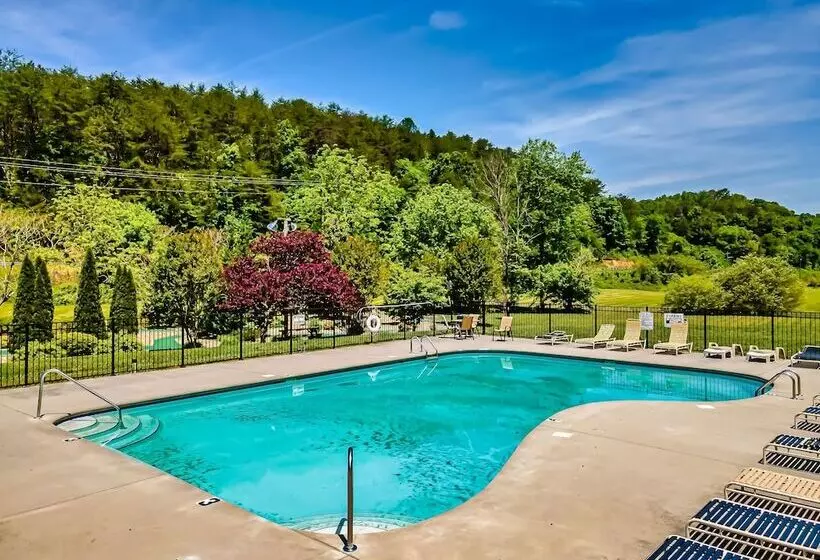 Bear Vista Retreat W Hottub Pool View