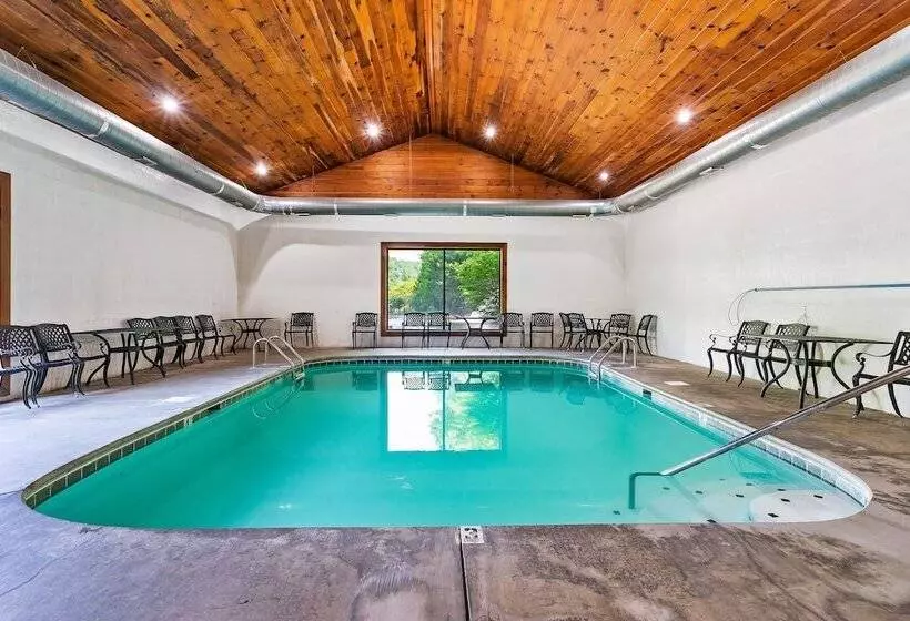 Bear Vista Retreat W Hottub Pool View