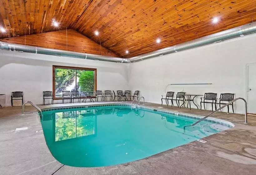 Bear Vista Retreat W Hottub Pool View