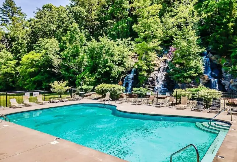 Bear Vista Retreat W Hottub Pool View