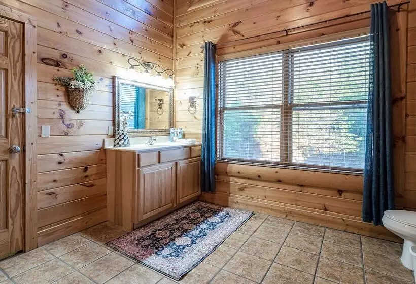 Bear Vista Retreat W Hottub Pool View