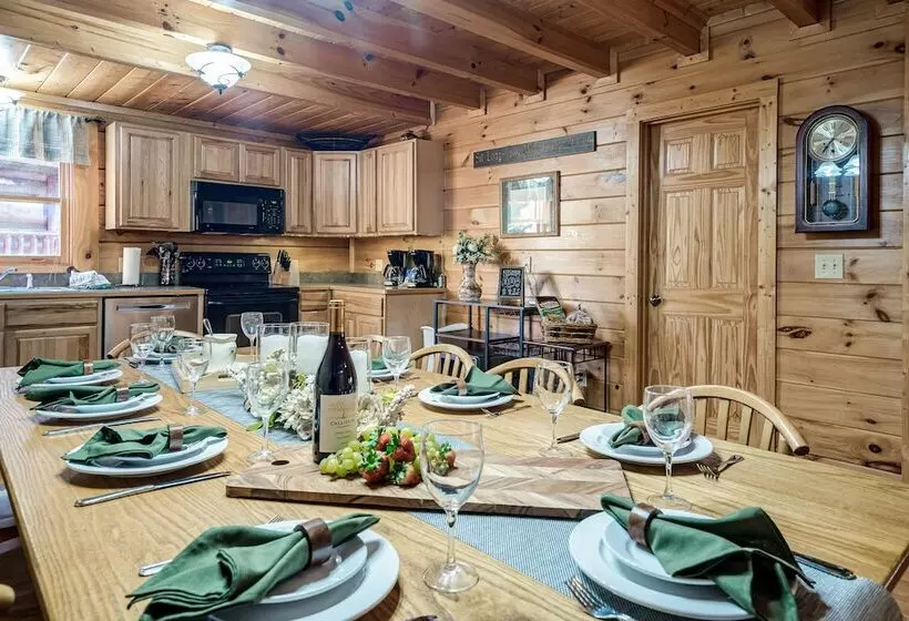 Bear Vista Retreat W Hottub Pool View