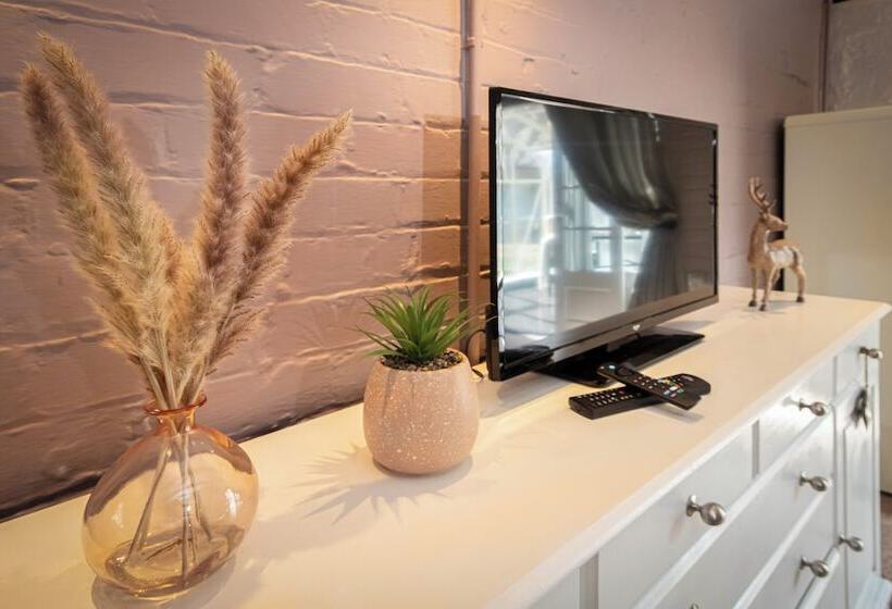 Cosy Cottage In Lytham St Annes   Close To Beach