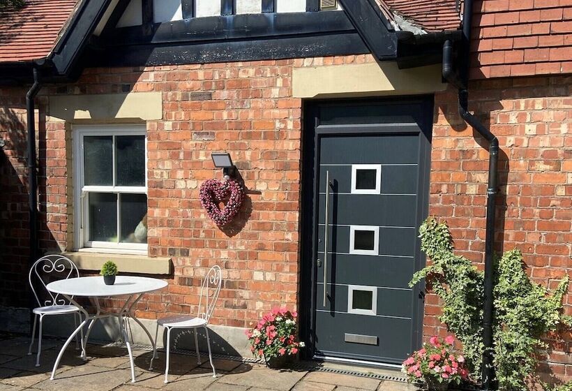 Cosy Cottage In Lytham St Annes   Close To Beach