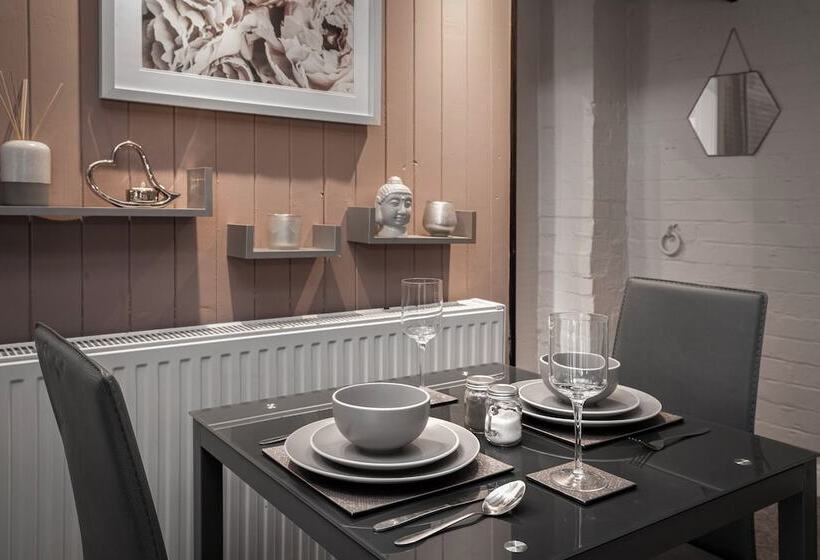 Cosy Cottage In Lytham St Annes   Close To Beach