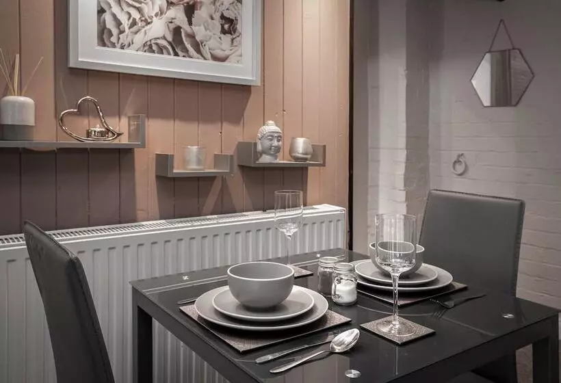 Cosy Cottage In Lytham St Annes   Close To Beach