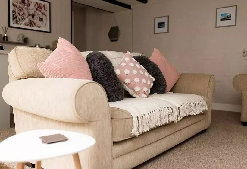 Cosy Cottage In Lytham St Annes   Close To Beach