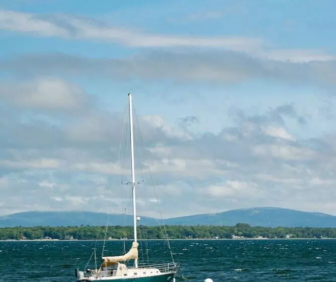 هتل Under Canvas Acadia