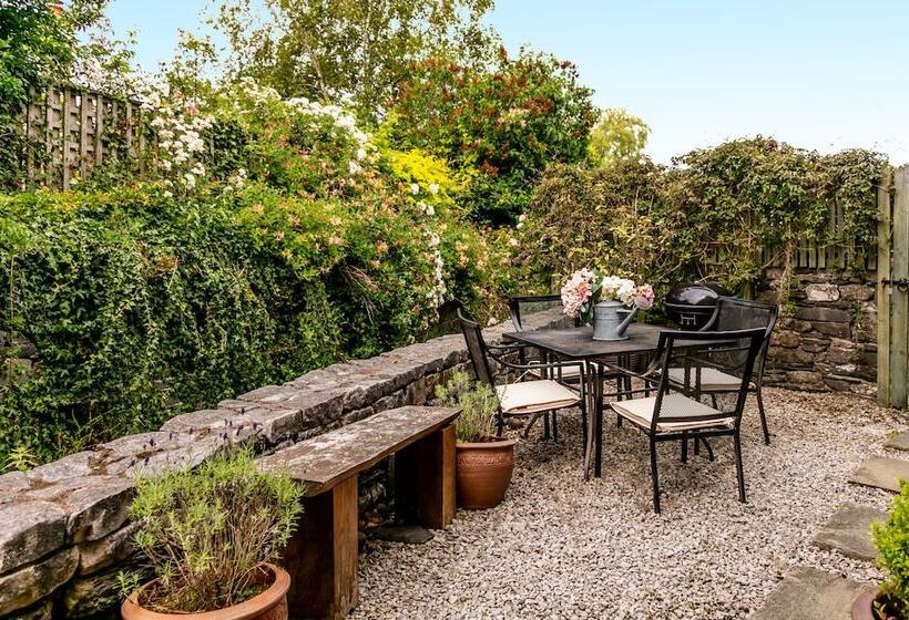 Maggie Puddle Cottage