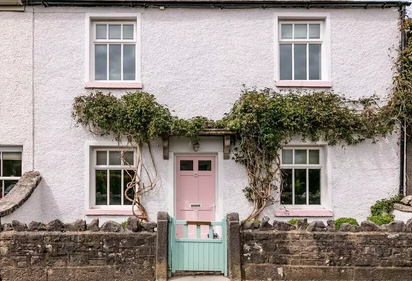 Maggie Puddle Cottage