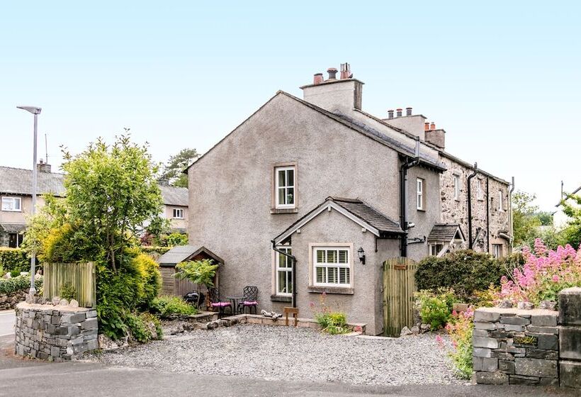 Maggie Puddle Cottage