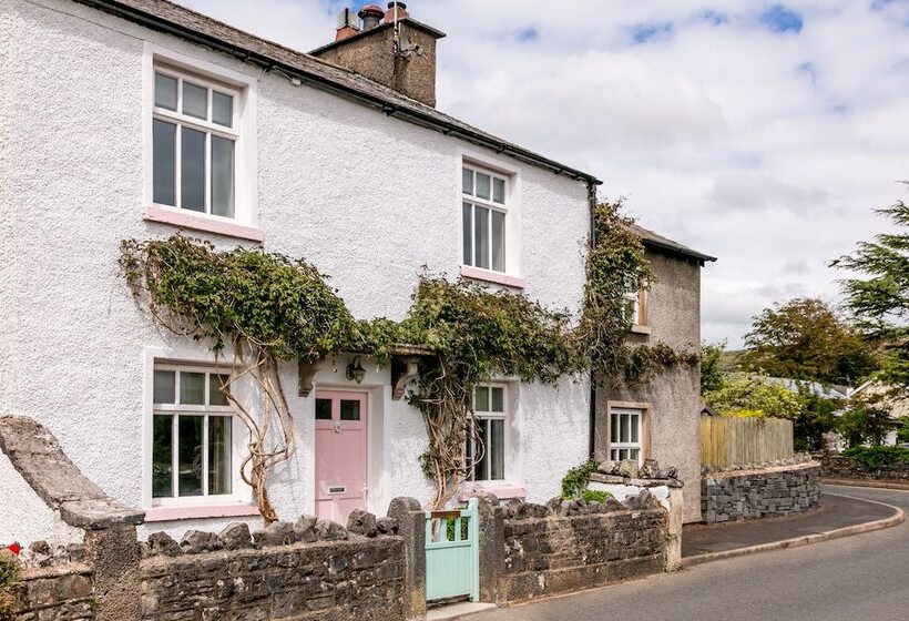 Maggie Puddle Cottage