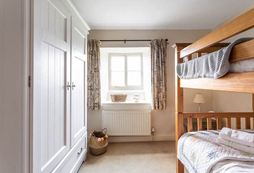 Maggie Puddle Cottage