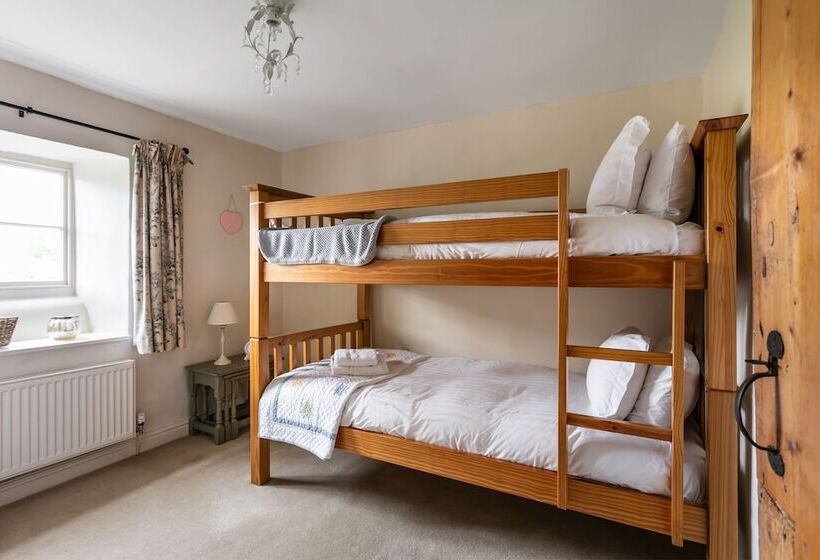 Maggie Puddle Cottage