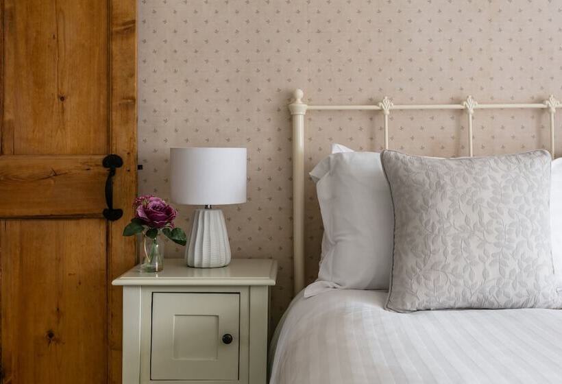 Maggie Puddle Cottage