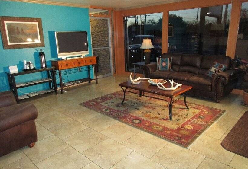 מוטל San Angelo Lodge