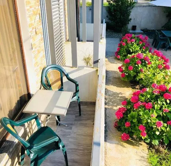 پانسیون Apollo Plus Cottages