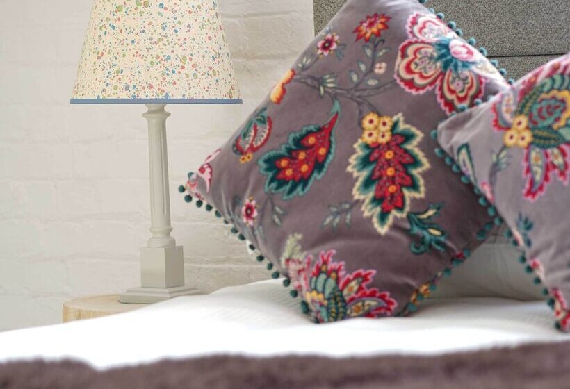 פנסיון Riverbarn Fonthill Bishop Bed & Breakfast