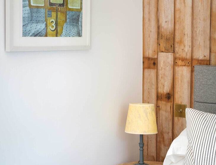 פנסיון Riverbarn Fonthill Bishop Bed & Breakfast