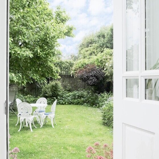 פנסיון Saddlers