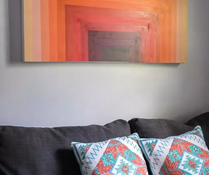 ペンション Black Swan   Sobro Nashville