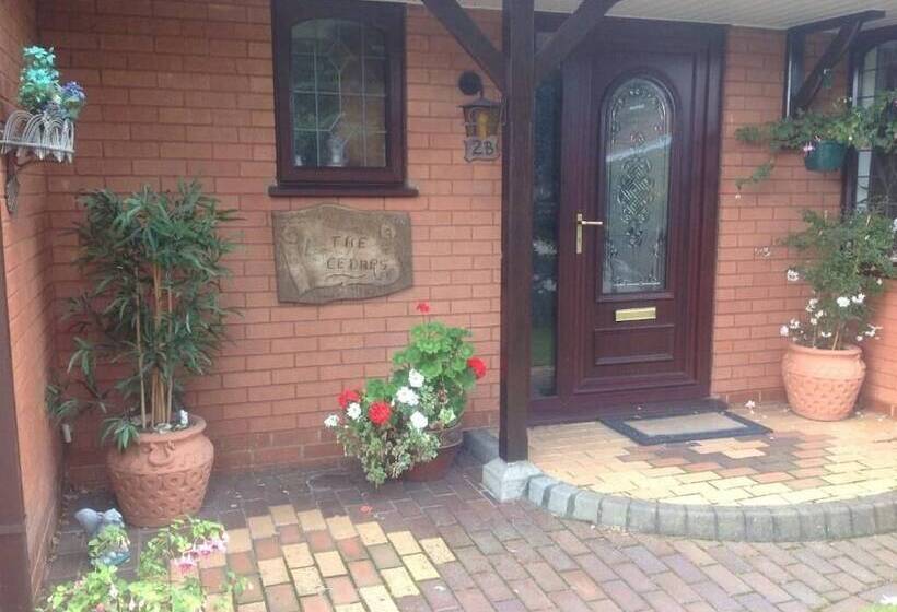 The Cedars House B&b