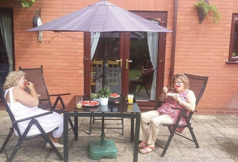 The Cedars House B&b