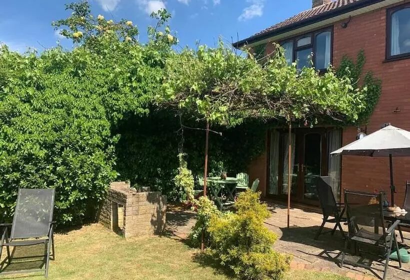 The Cedars House B&b