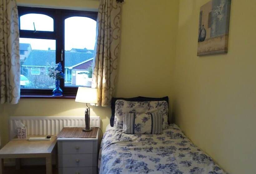 The Cedars House B&b