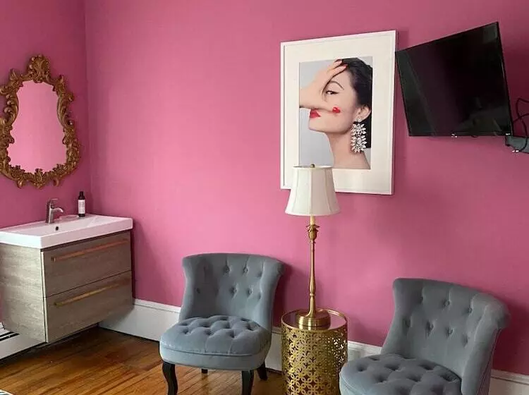 The Hugh Boutique B&b