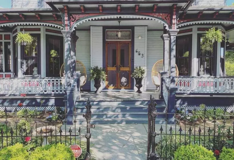 The Hugh Boutique B&b