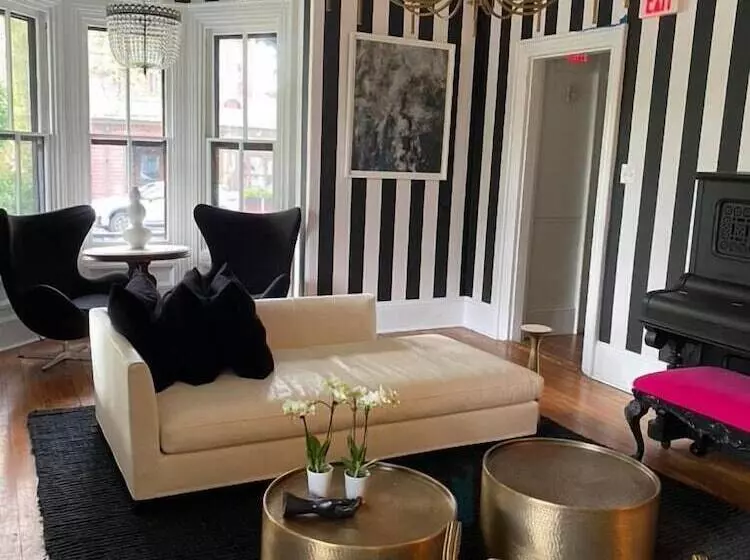 The Hugh Boutique B&b