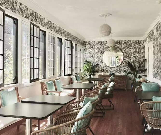 The Hugh Boutique B&b