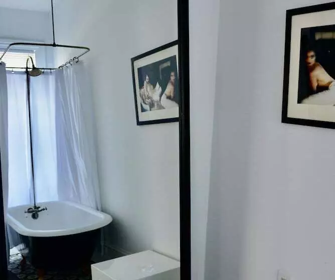 The Hugh Boutique B&b